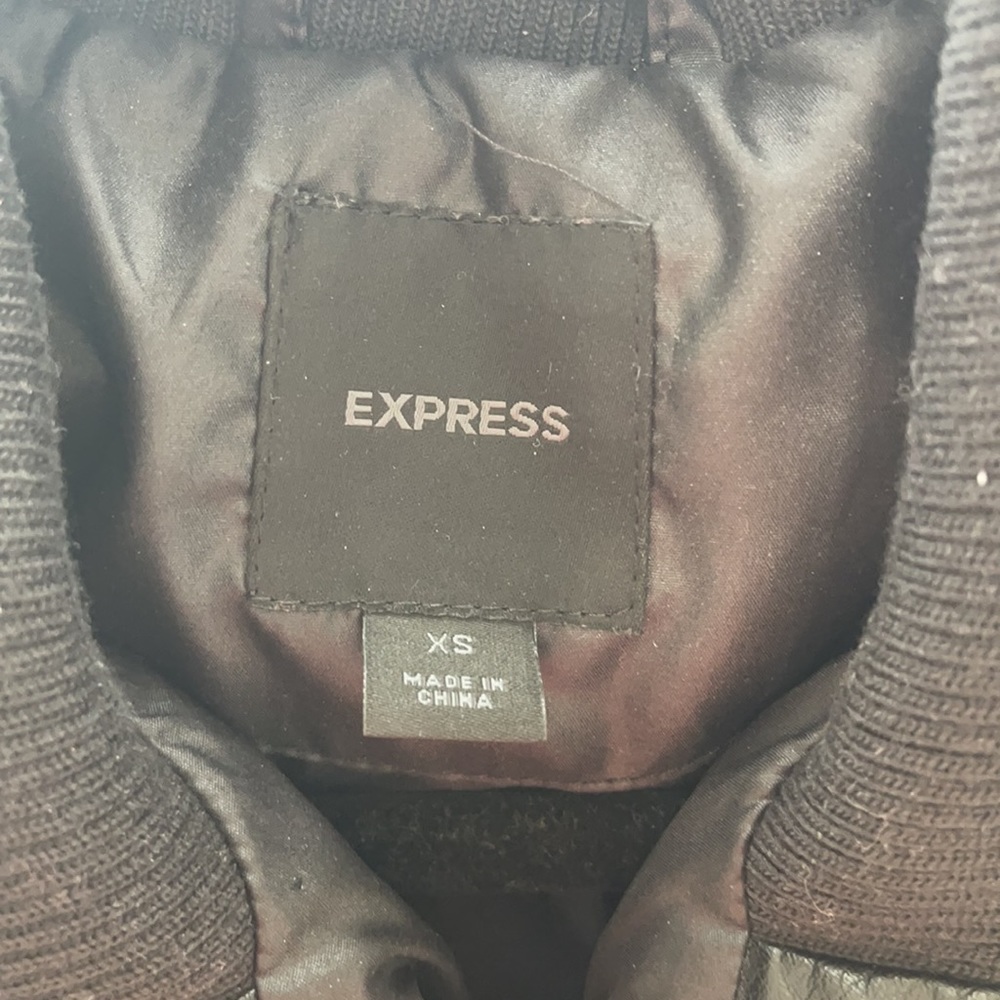 Vest - Picture 2 of 4